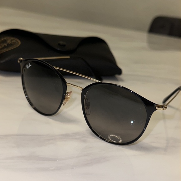 Ray-Ban Sunglasses - Picture 2 of 4